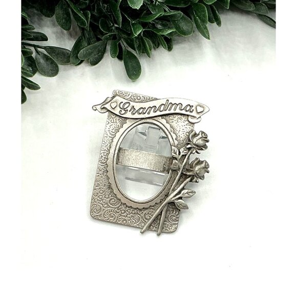 Grandma Brooch Pin With Floral Design and Ribbon Banner In Pewter Finish - Picture 5 of 5
